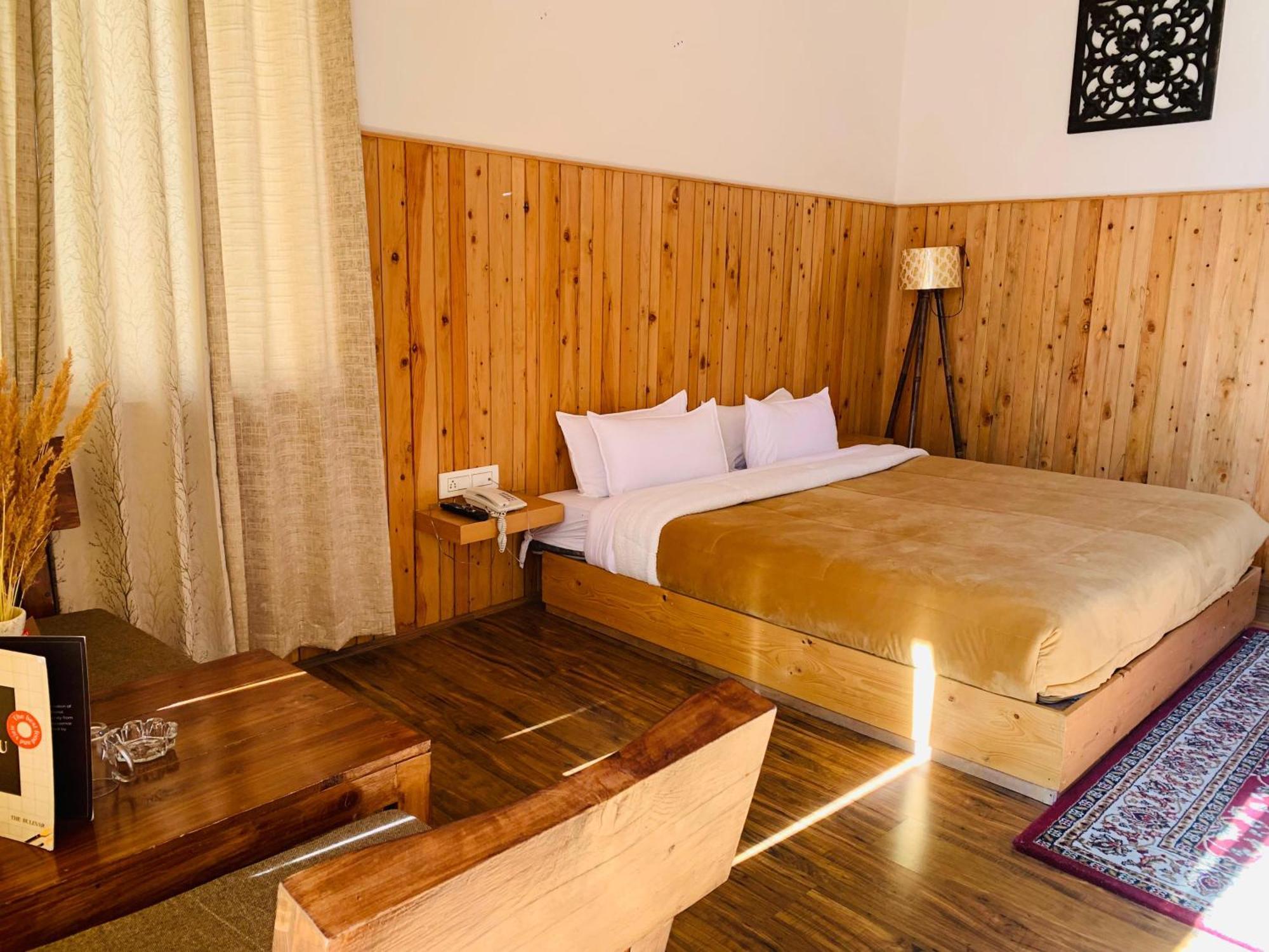 The Bulevar - Whispering Willows Hotel Sissu Exterior photo